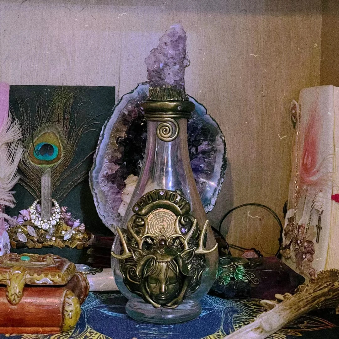 

Witch witch knife head crown crystal ebony wand purification herbal bottle mystery altar decoration ornaments cosplay