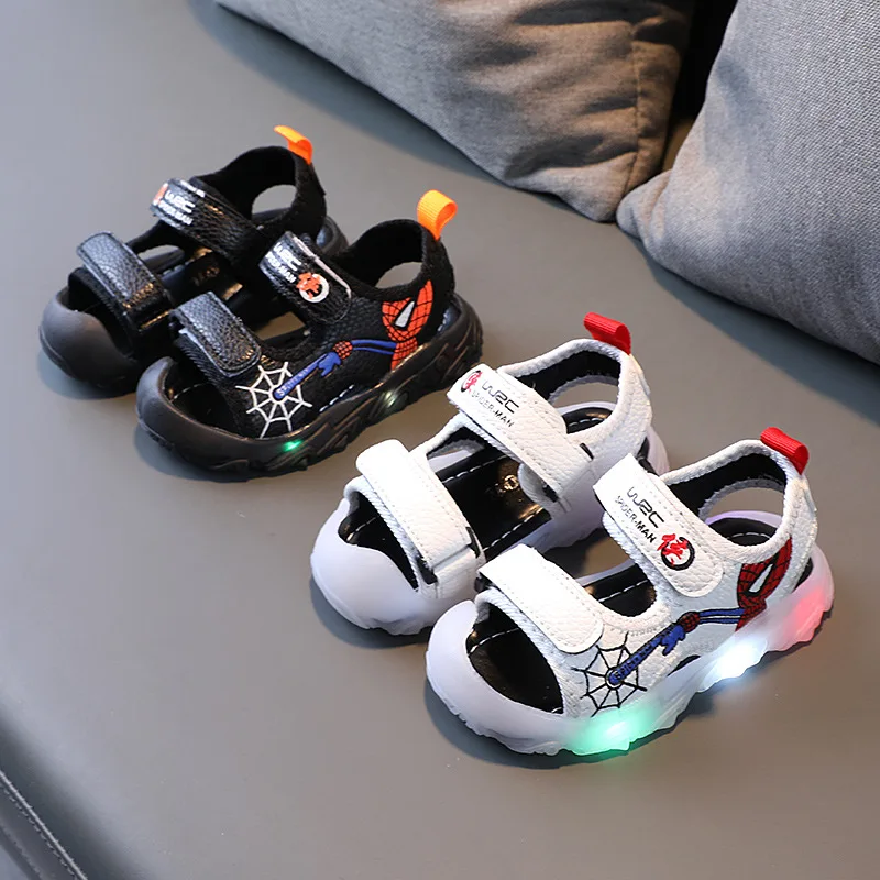 

2021 Summer Cool Disney Spiderman Boys Shoes Fashion LED lighting Children Casual Shoes Summer Cute Kids Sandals Sneakers