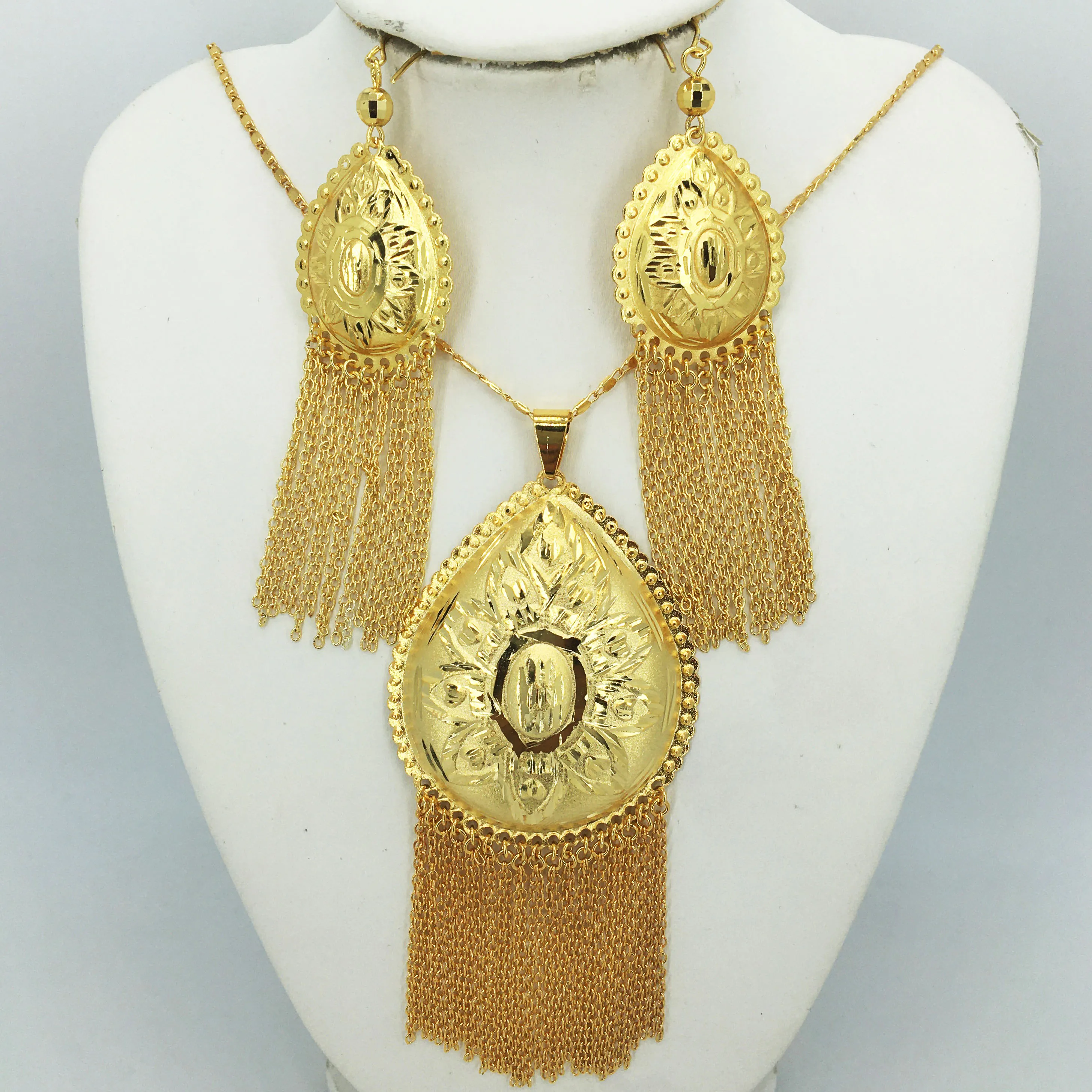 

Fashion Dubai gold jewelry set African bridal wedding gift for women Saudi Arabia Necklace Earrings collar jewelry