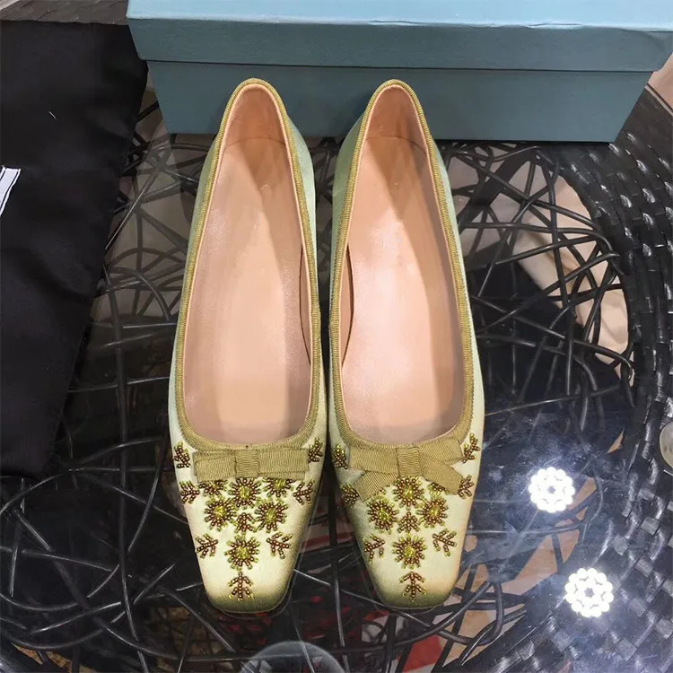 Туфли-лодочки на каблуке в стиле ретро Женская Осенняя сатиновая обувь женская