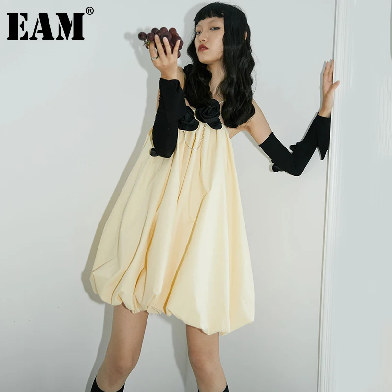 

[EAM] Women Yellow Flower Big Hem Spaghetti Strap Dress New V-Neck Sleeveless Loose Fit Fashion Tide Spring Autumn 2022 1DE2661