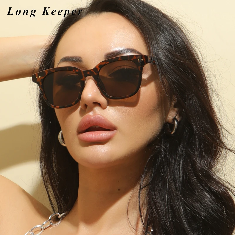 

LongKeeper Retro Rivet Square Sunglasses Men Women Gradient Sun Glasses Decorative Glasses Vacation Shades UV400 Lentes De Sol