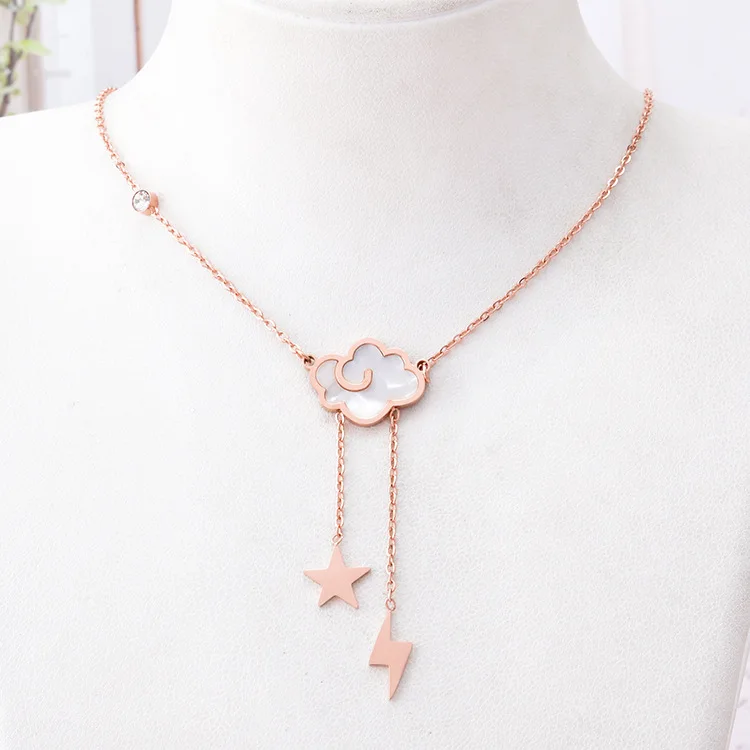 

Fashion new cloud necklace natural five-pointed star tassel pendant titanium steel short clavicle chain jewelry hot sale