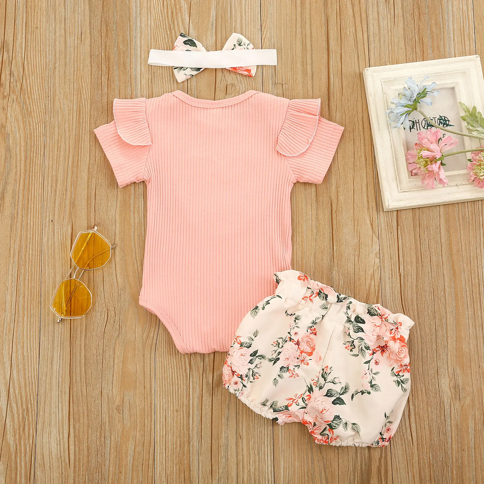 

0-24M Summer Baby Girls Clothes Sets Flowers Heart Print Ruffles Short Sleeve Romper Shorts Headband