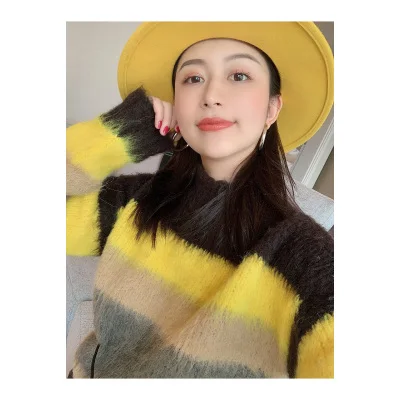 

Qiu dong season sets the new women's fashion half a turtle neck loose small bees long sleeve knit sweater into color