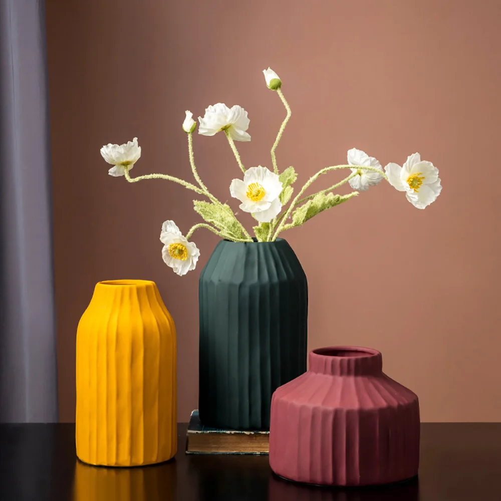 Классическая черная керамическая ваза в средиземноморском стиле современная