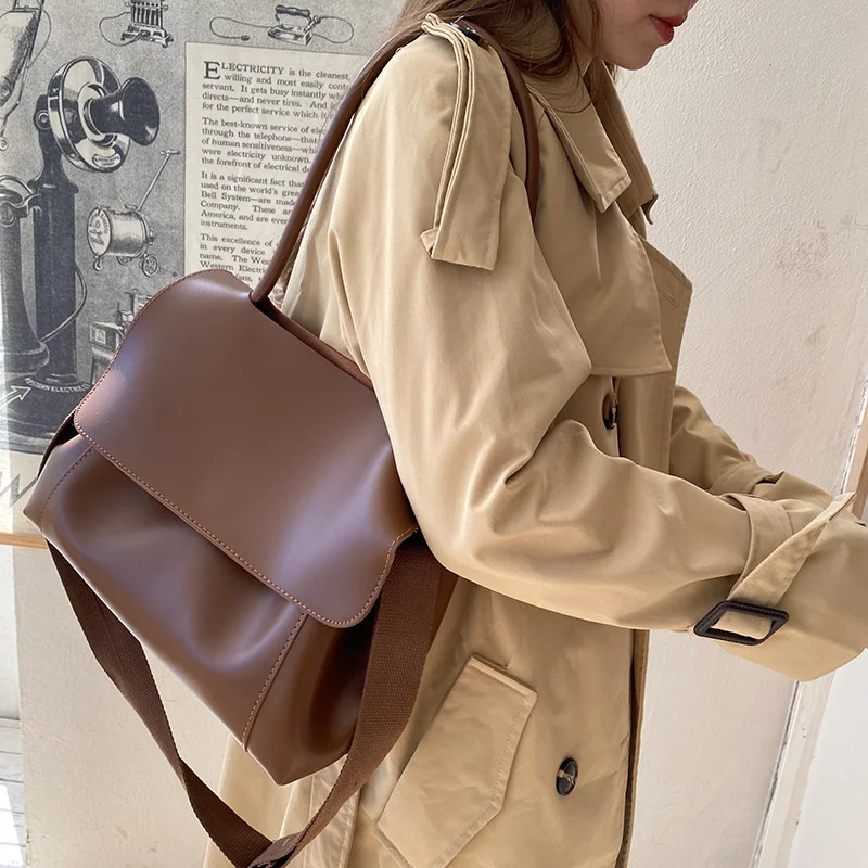 

Autumn And Winter Large Capacity Tote Bag New 2021 Women Armpit Briefcase Niche Design Advanced Single Shoulder Messenger Bag