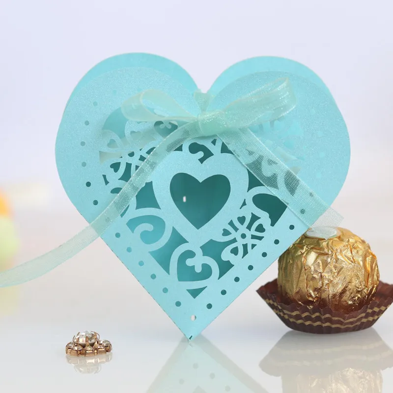 

20pcs Love Heart Laser Cut Hollow Carriage Favors Gifts Flower Candy Dragee Boxes with Ribbon Baby Shower Wedding Party Supplies
