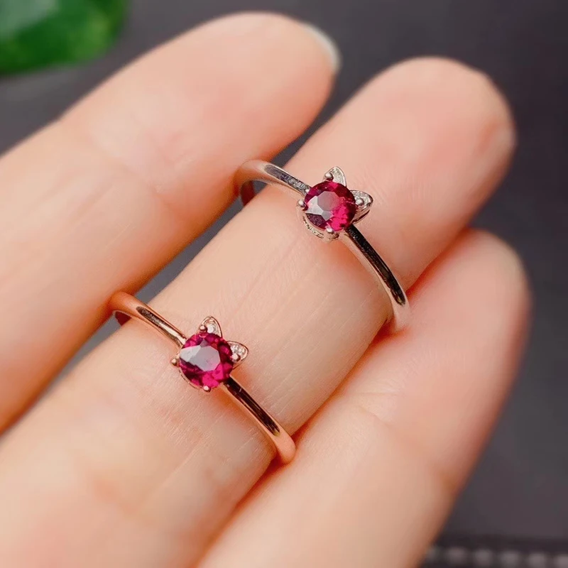 Комплект ювелирных изделий из серебра 925 пробы с гранатом