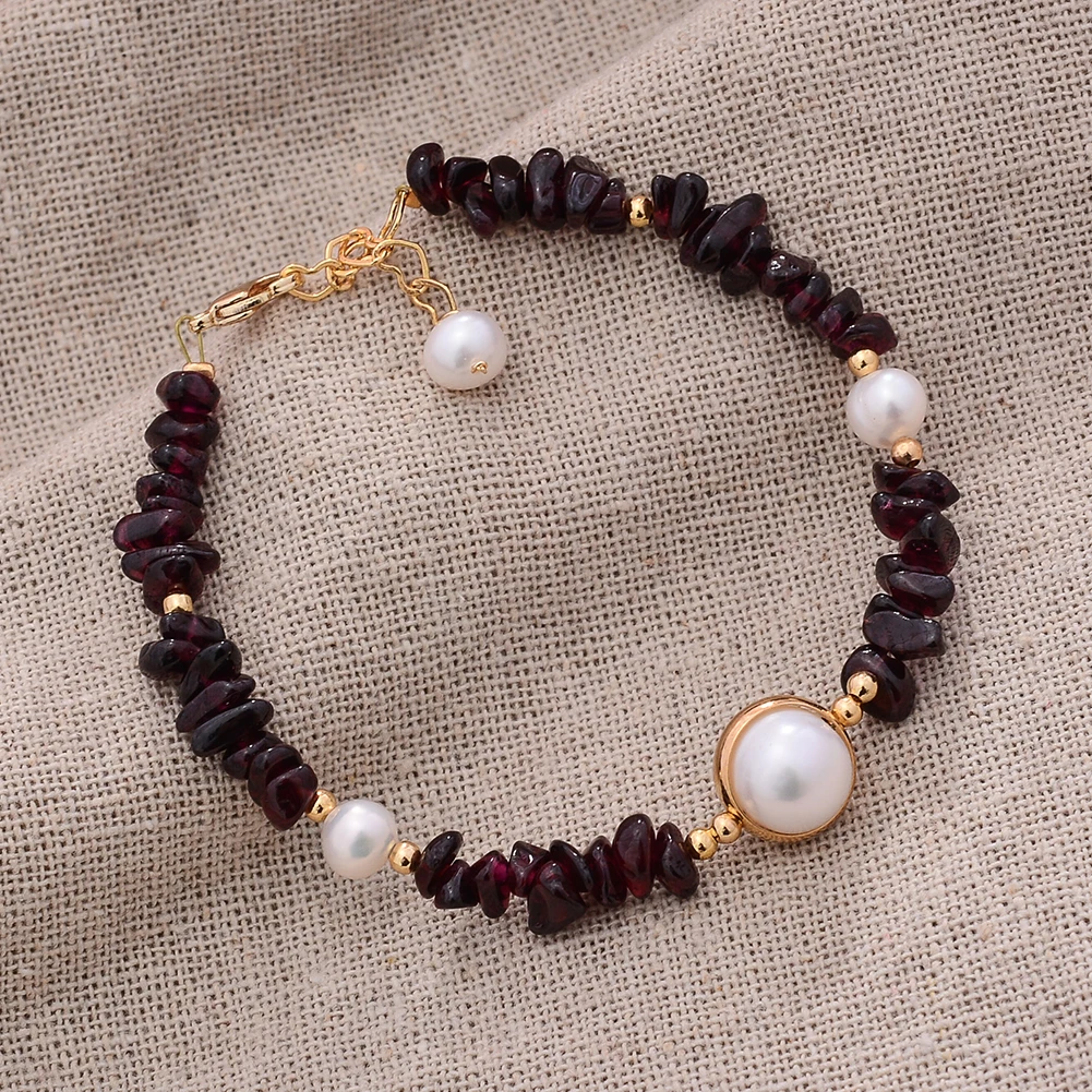 Женский браслет ручной работы с натуральным пресноводным жемчугом и гранатом |