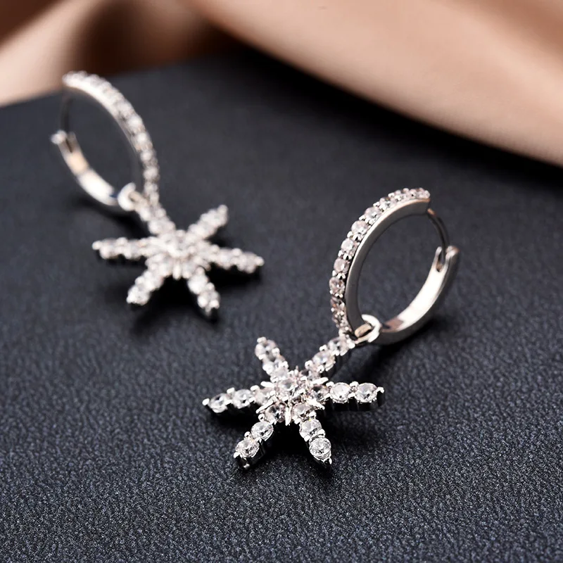 

2020 Winter New Snowflake Earrings Micro-inlaid Zircon Romantic Flower Earrings Bridal Jewelry Women Gadgets for Women Crystal