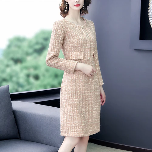 Женское твидовое платье элегантное модельное с круглым вырезом и длинным