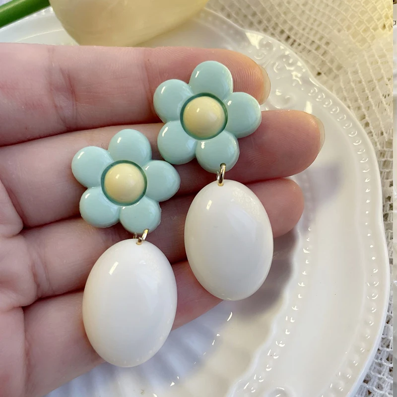 

Linmouge Fashion White Stone Earrings For Women Flower Dangle Refresh Summer Stud Girl's Holiday Gifts Female Jewelry EF211