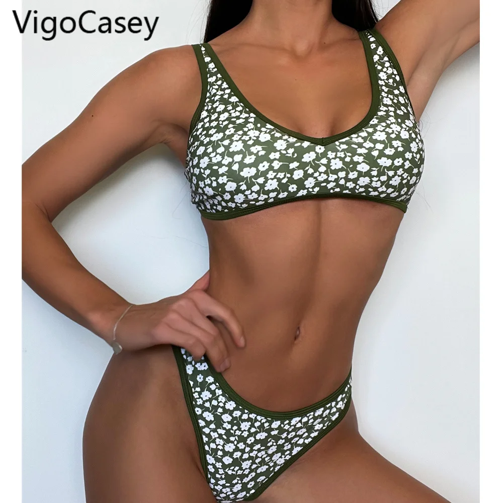 

Купальник-бикини с цветочным принтом и чашками пуш-ап