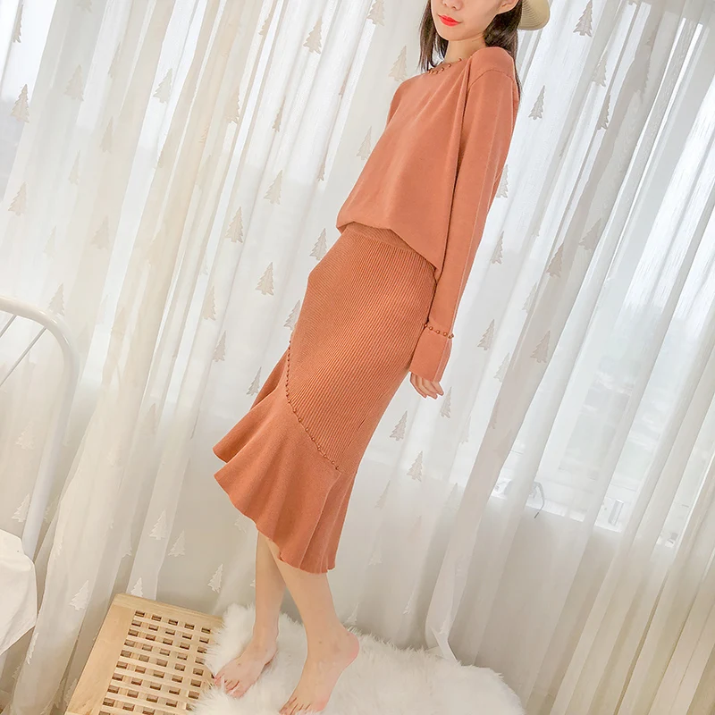 Женский костюм ALPHALMODA Однотонный свитер с жемчужинами и юбка оборками элегантный