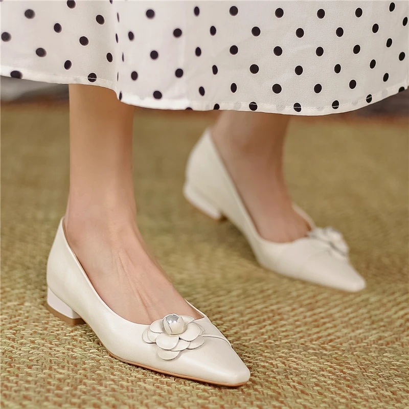 

CONASCO High Quality Women Pumps Spring Summer Genuine Leather Flower Elegant Concise Low Heels Shoes Woman Office Lady Casual
