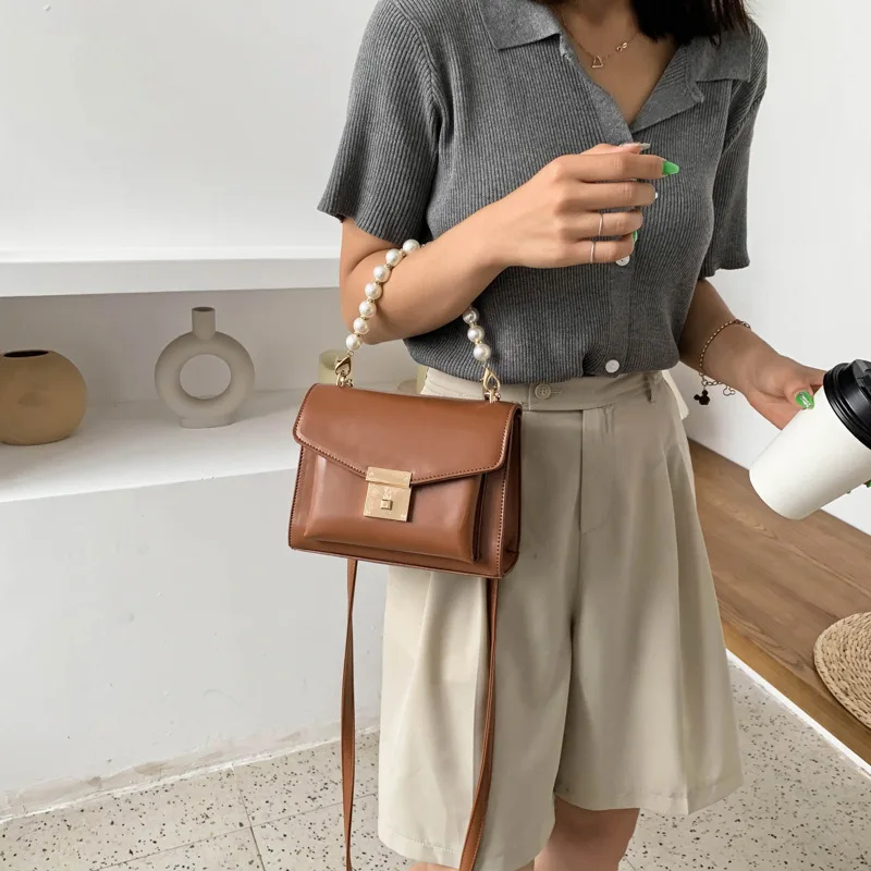 2020 new fashionable summer retro fashion pearl hand-carried small square bag female Western style texture lock one-shoulder cro |