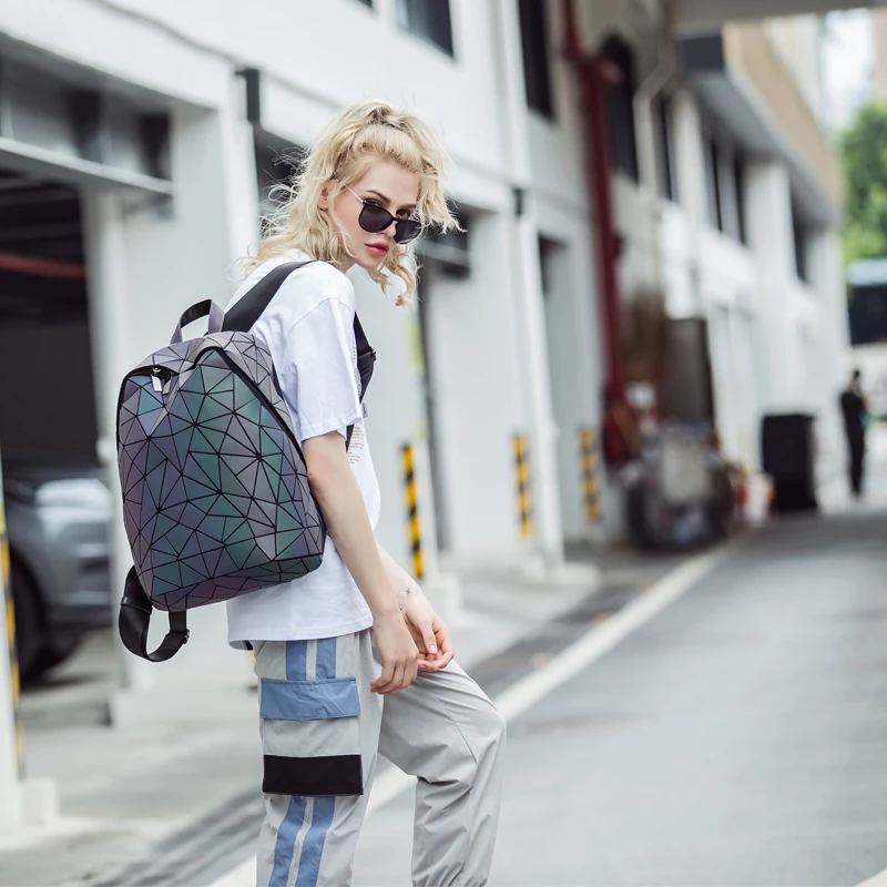 

2020 New Geometric Holographic Backpack Men Women Travel Backpacks Laser Shoulder Bag Student School Backpack mochila mujer