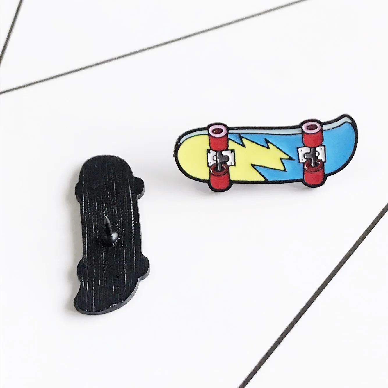 Броши для скейтборда из мультфильма женщин и мужчин эмалированная булавка