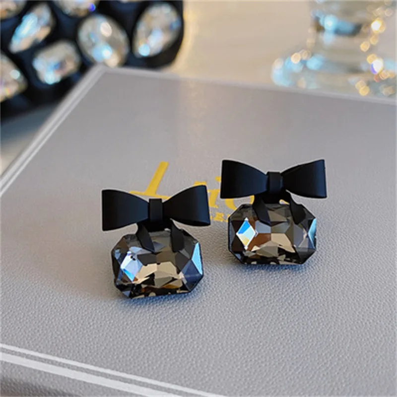 

BlackBowKnot Female Stud Earring Gifts For New Year 2022 Crystal Cercei Earrings New Luxury Trend Pendientes Mujer Voor Vrouwen