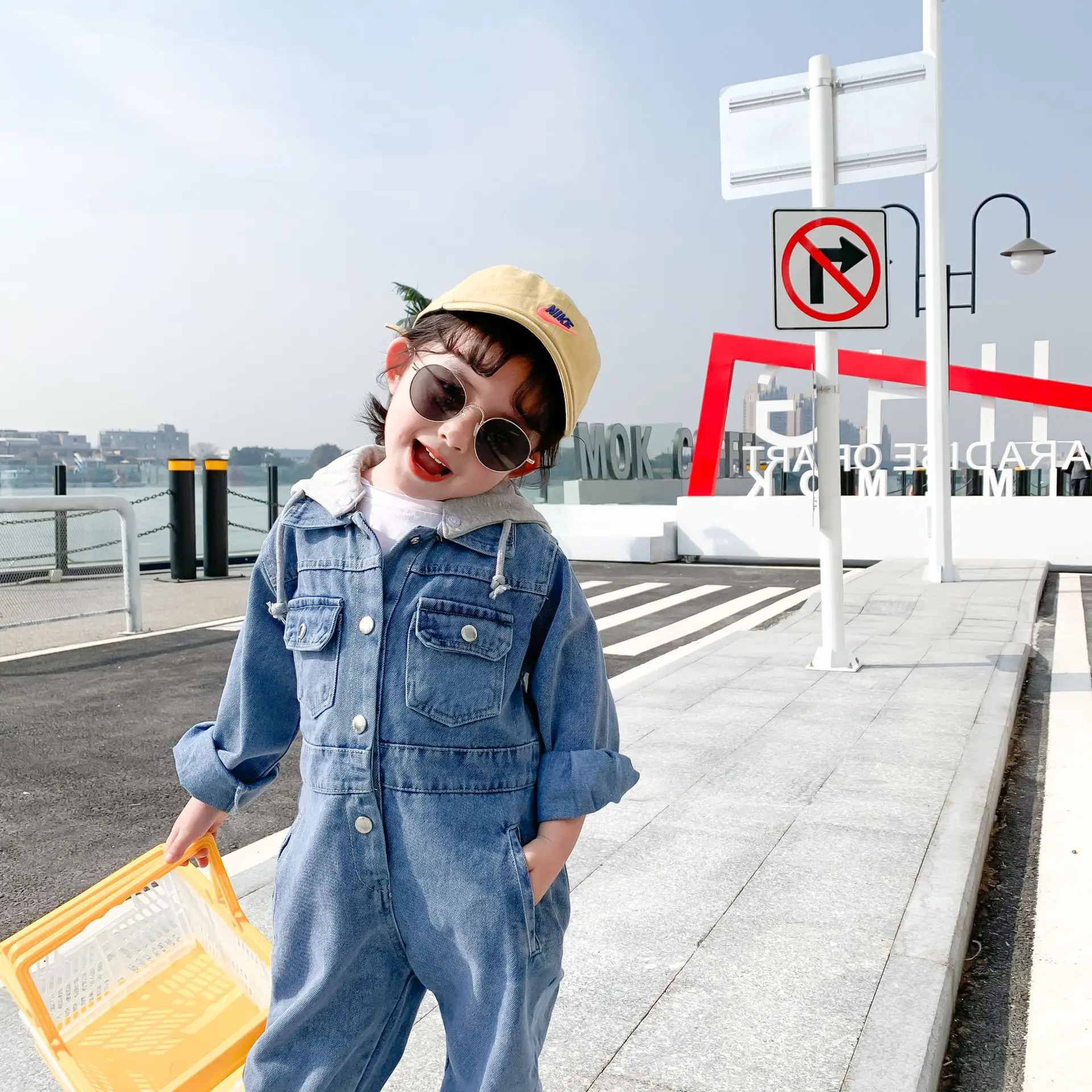 Джинсовый комбинезон с длинным рукавом на молнии капюшоном для мальчиков и