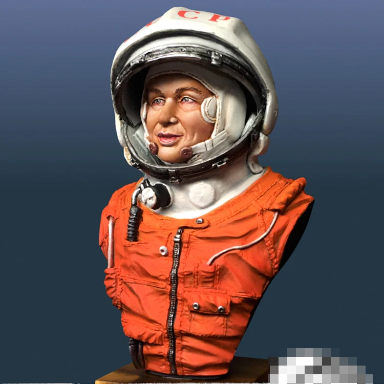 1/9 Space Adventurer 4 +. Не включает гравировку бюст модели из смолы GK несобранный и