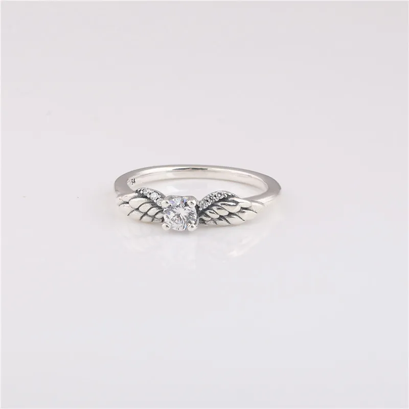 Серебряное кольцо с кубическим цирконием белый циркон крыльями ангела подарок