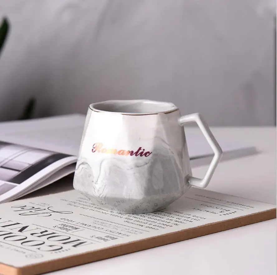 

Creative Crown Ceramic Mug Cute Coffee Milk Cup with Spoon Lids Coffee Tea 300ml Capacity Water Mugs X-Mas Gift Christmas