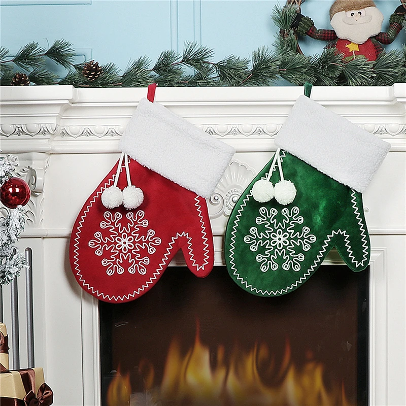 

1PCS Christmas Gloves Hanging Ornaments Cute Xmas Classic Gloves Candy Bag for Christmas Tree Pendant Home Party Decorations