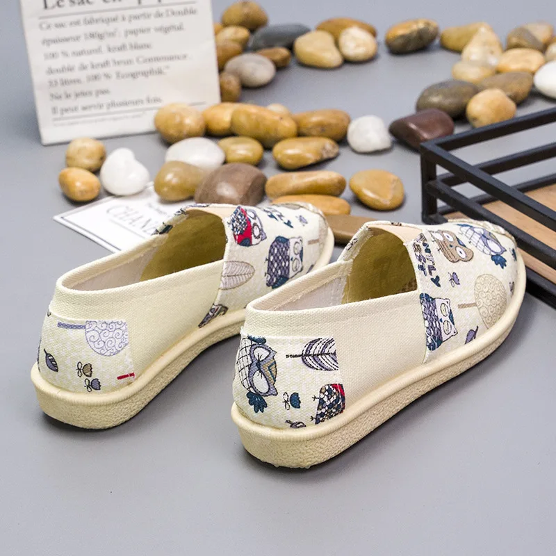 

women's one foot old Beijing cloth shoes soft sole fashion women's shoes wholesale