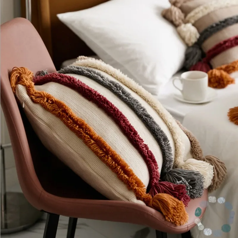 Наволочка для подушки Biege с оранжевыми кисточками ворсовая трикотажная