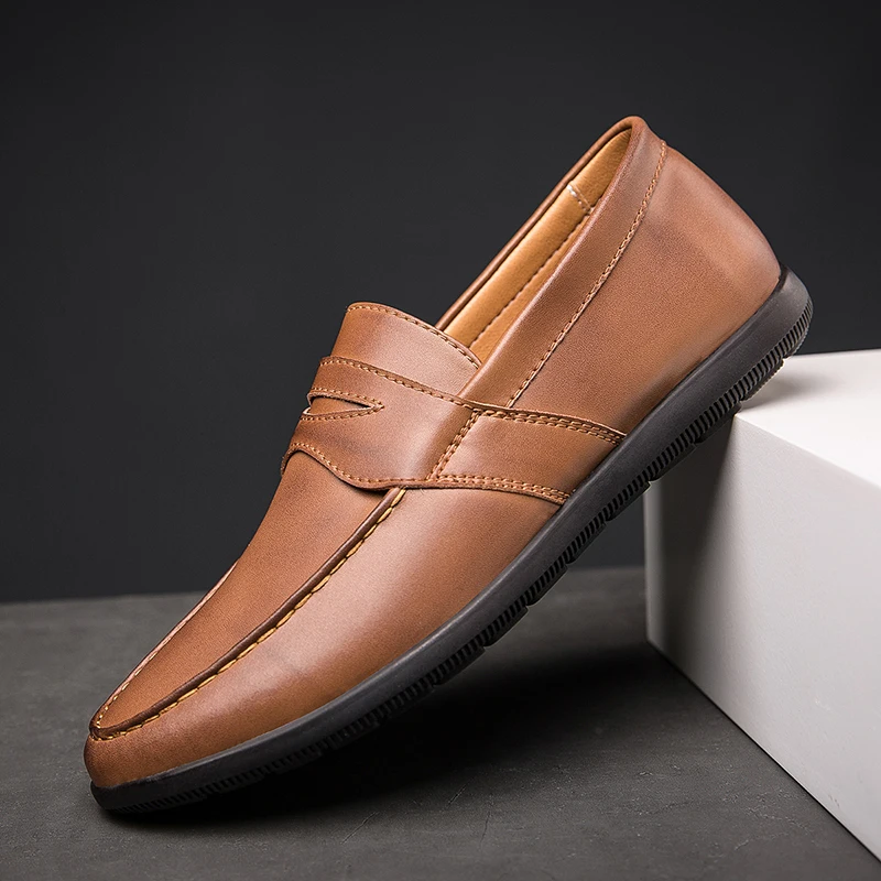 

Leather Men's Loafers British Fashion Breathable Slip-On Shoes Outdoor Tassel Trend Flat Shoes Moccasin Casual Men Driving Shoes