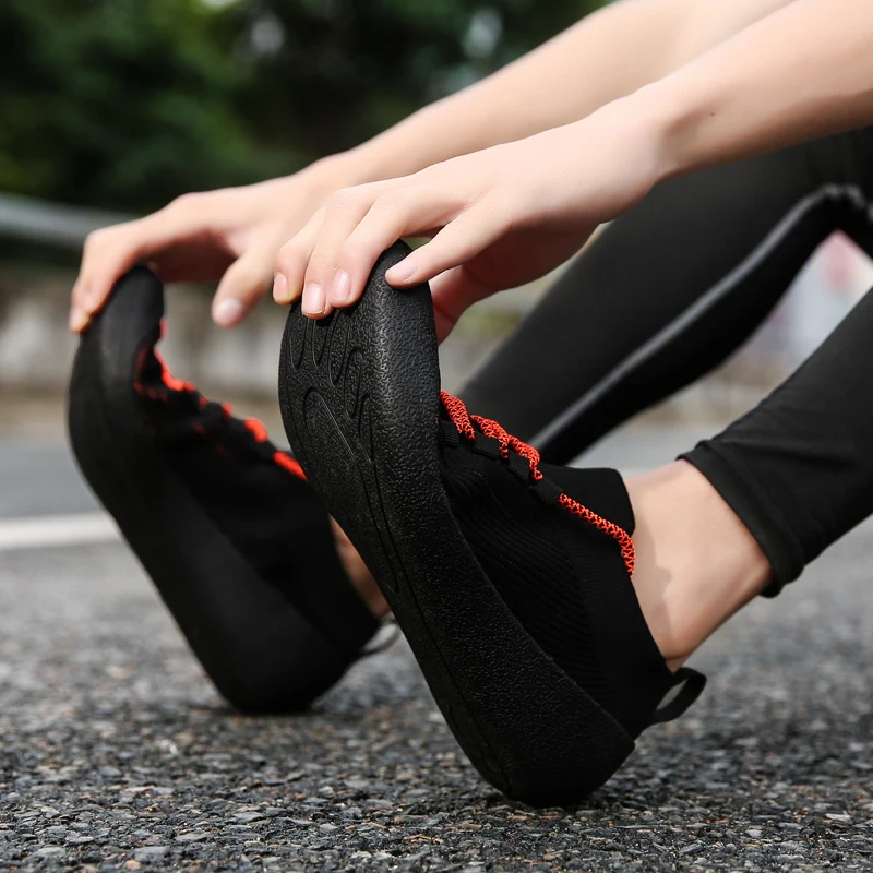 

Water Shoes Sneakers Men Non Slip Beach Sandals Upstream Aqua Shoes Quick Dry River Sea Slippers Hiking Climbing Shoes