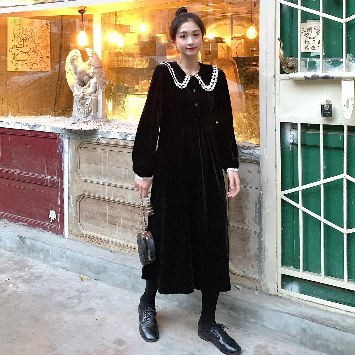 Женское длинное вязаное платье белое Ажурное черное составного кроя с длинным