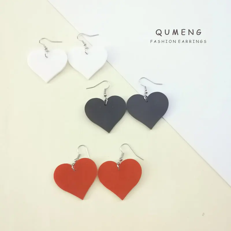 Женские серьги QUMENG 2020 корейские красные/черные/белые акриловые с сердечками