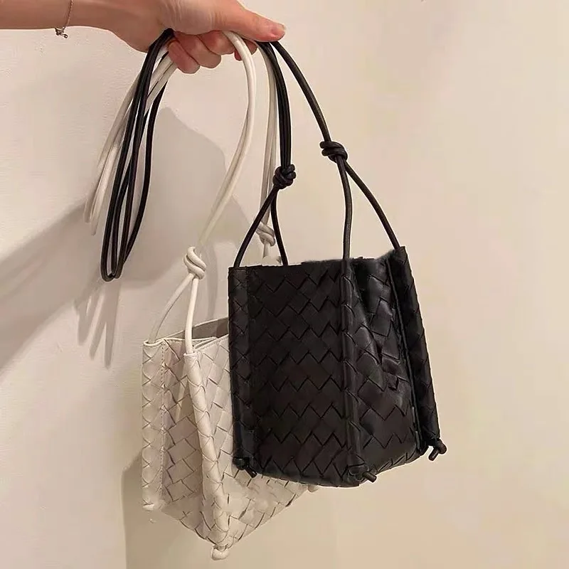 

The Mini Knot Bag In Genuine Leather Spacious Compartment Weave Women Crossbody Bags Mini Bucket Bag Desginer Purses and Handbag
