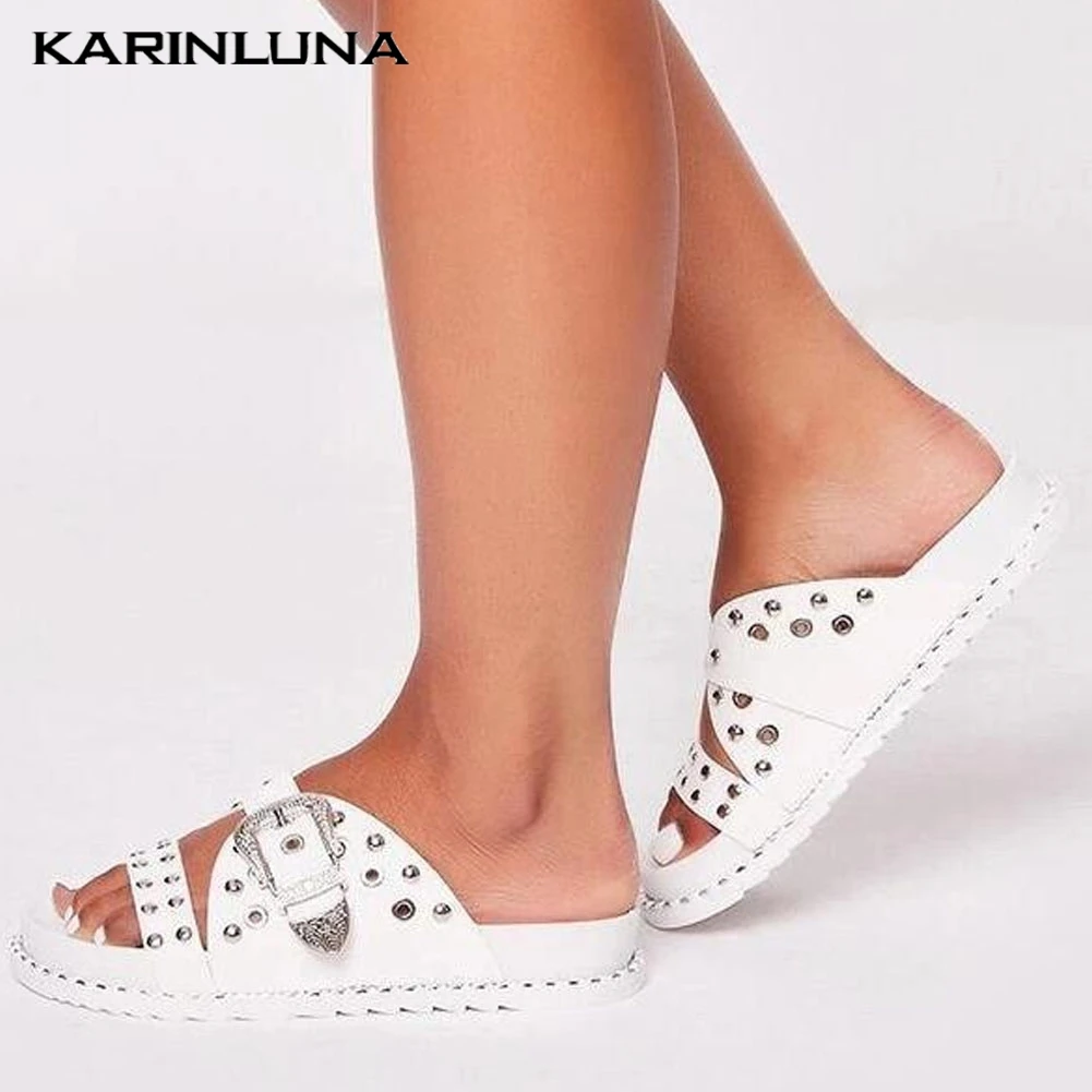 Женские шлепанцы на низком каблуке KarinLuna плоские заклепки с открытым носком