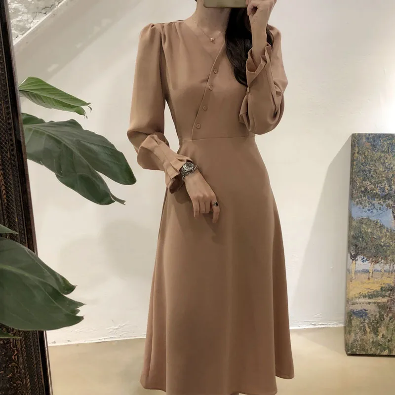 Женское офисное платье с v образным вырезом однотонное однобортное длинное