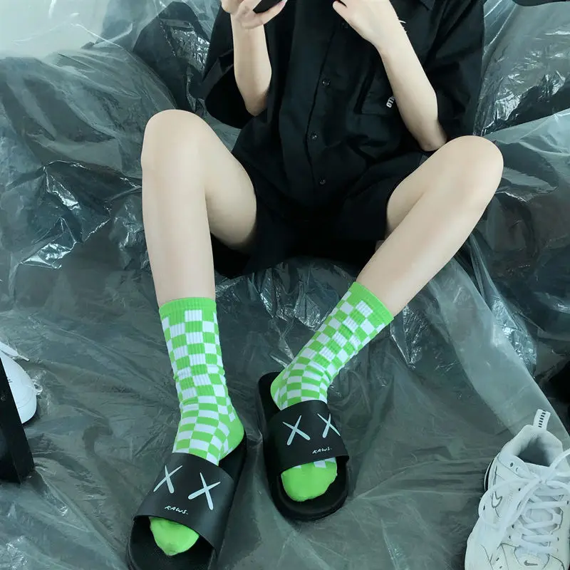 

European and American fashion plaid socks Harajuku mixed color plaid trend sports socks street hip-hop basketball men socks