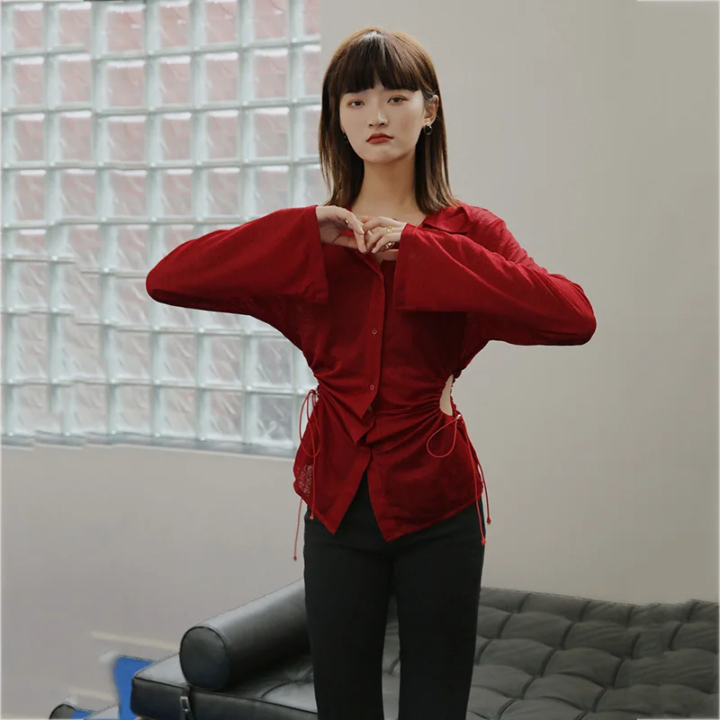 

LANMREM Women Red Drawstring Cutout Blouse New Lapel Long Flar Sleeve Loose Fit Shirt Fashion Tide Spring Summer 2021 2E1654