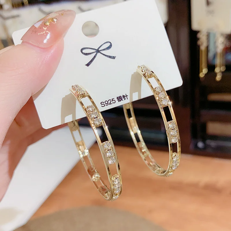 

Exaggerated Bling Crystal Fashion Gold Earrings for Women European and American Statement Earrings Hip Hop Jewelry Accessories