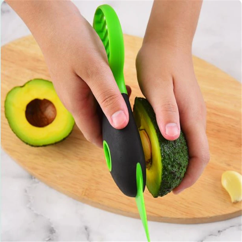 

2021 Gadget New Style 4 In 1 Avocado Cutter Slicer Butter Pulp Grind Silicon Grip Pitter Peeler Kichen Gadget Inteligente