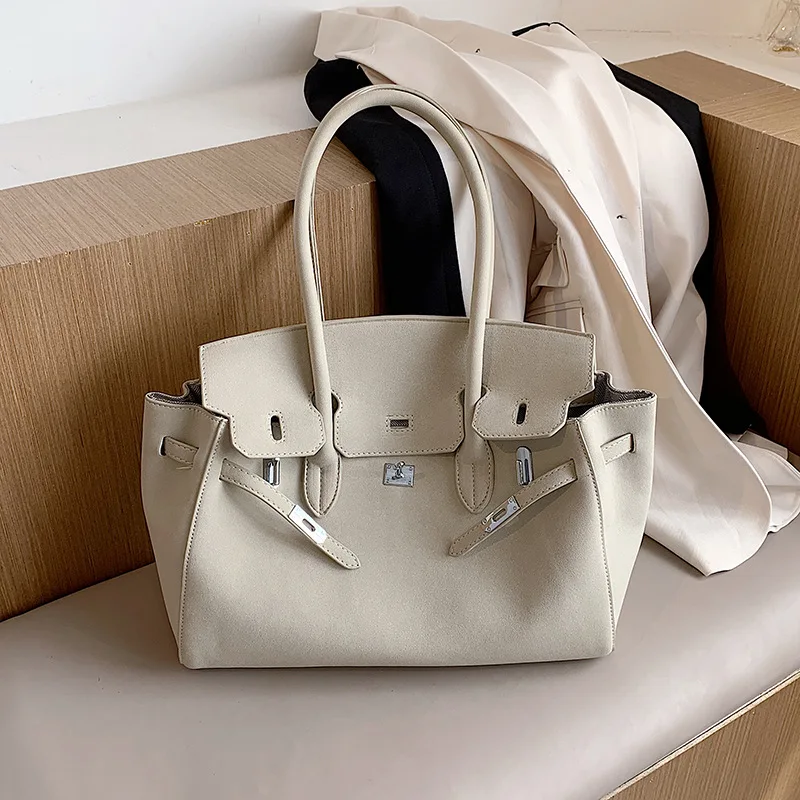 

Autumn 2020 new portable versatile solid lock fashion one shoulder frosted bag double root Tote Bag