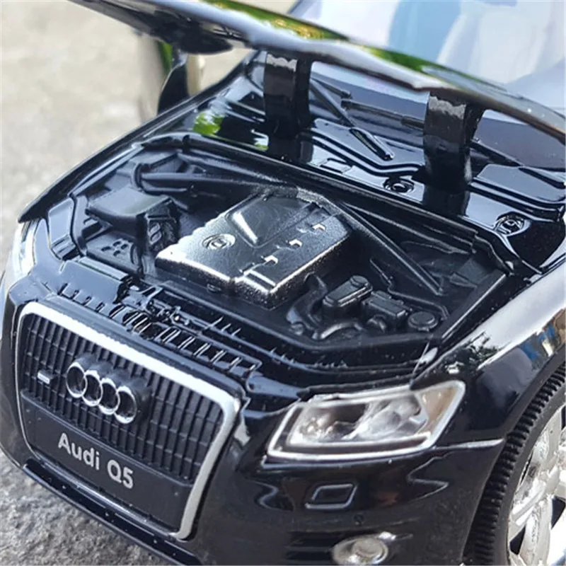Модель автомобиля AUDI Q5 SUV 1:32 из сплава Литые и игрушечные автомобили
