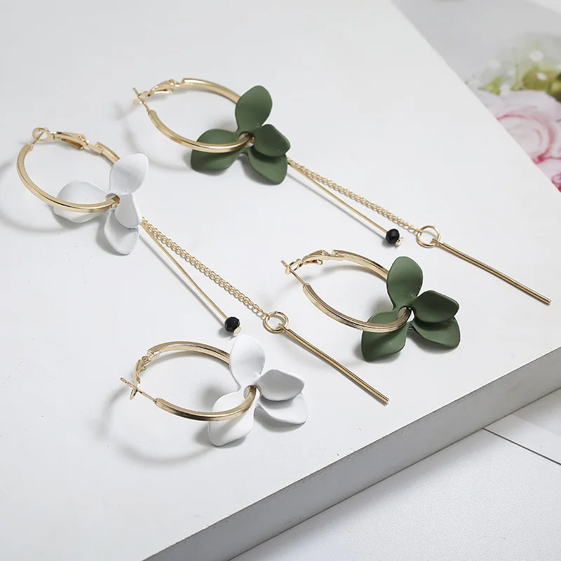 Женские серьги в виде цветка ассиметричные вечерние Корейском