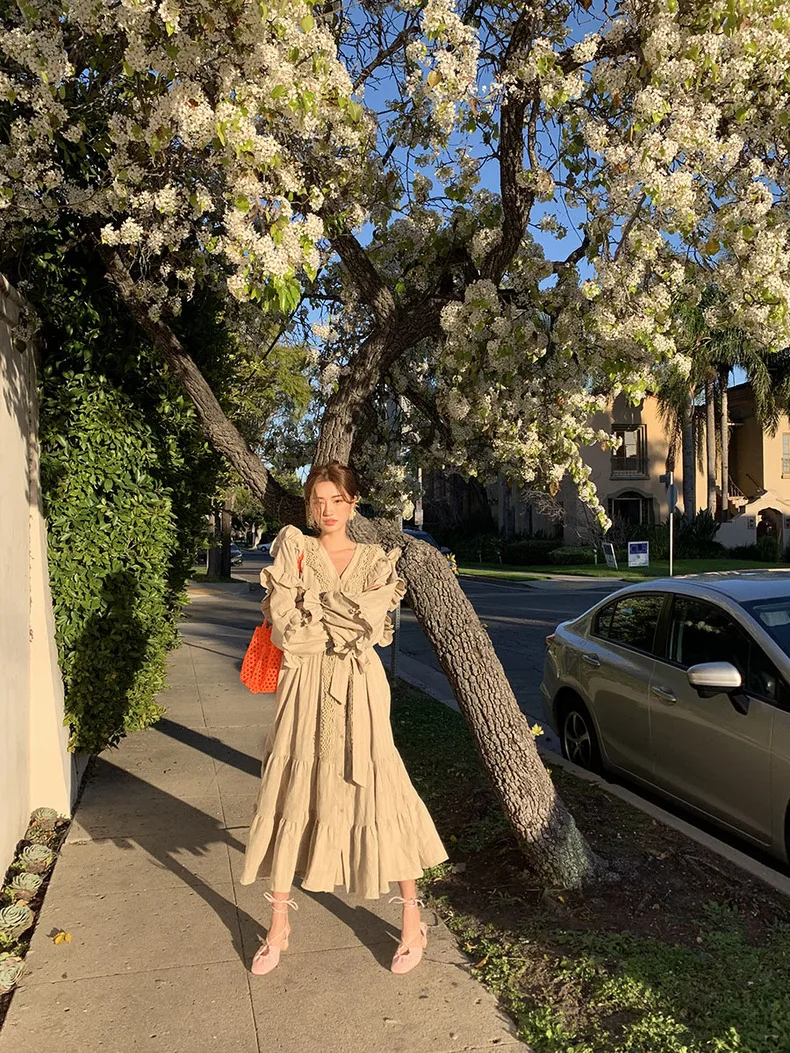 Уличная мода WHITNEY WANG в Корейском стиле с v-образным вырезом и кружевной окантовкой лоскутное длинное платье с оборками женское праздничное богемное Макси платье