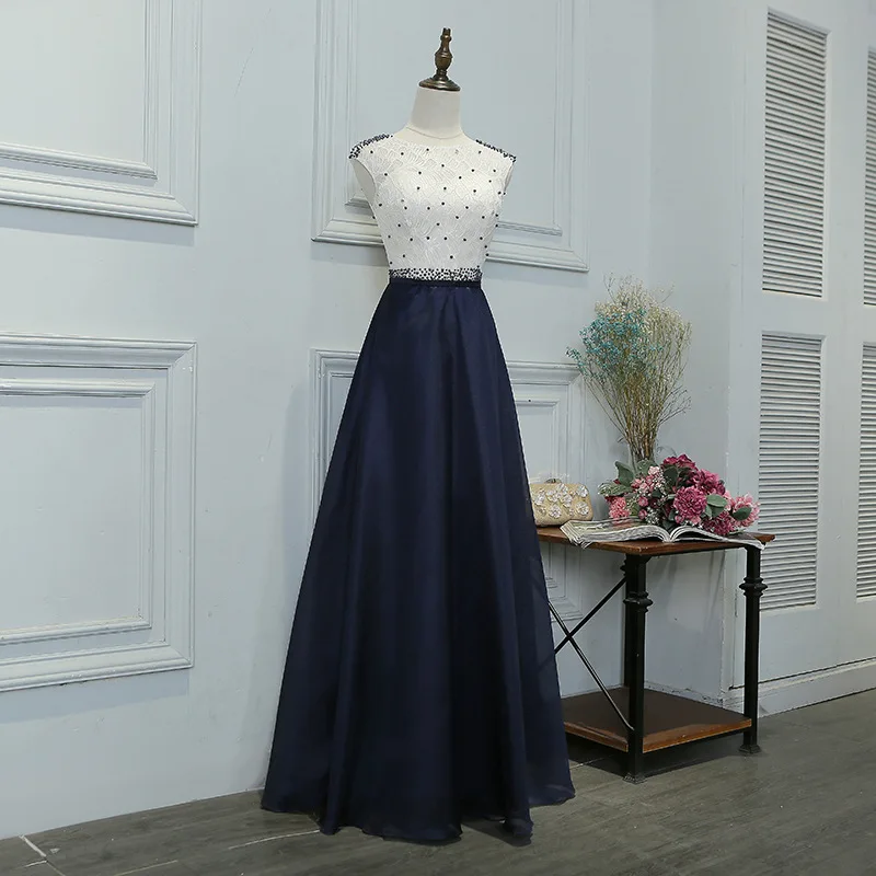 Винтажное вечернее платье А силуэта для мамы и дочки кружевное с длинным рукавом