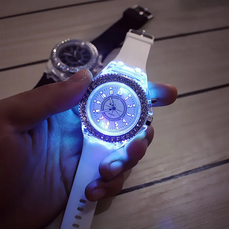 Горячий стиль светящиеся светодиодные часы Красочные лошадь лампа женские