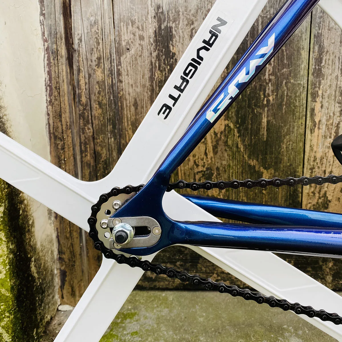 Серый Трековый велосипед с фиксированной передачей одной скоростью