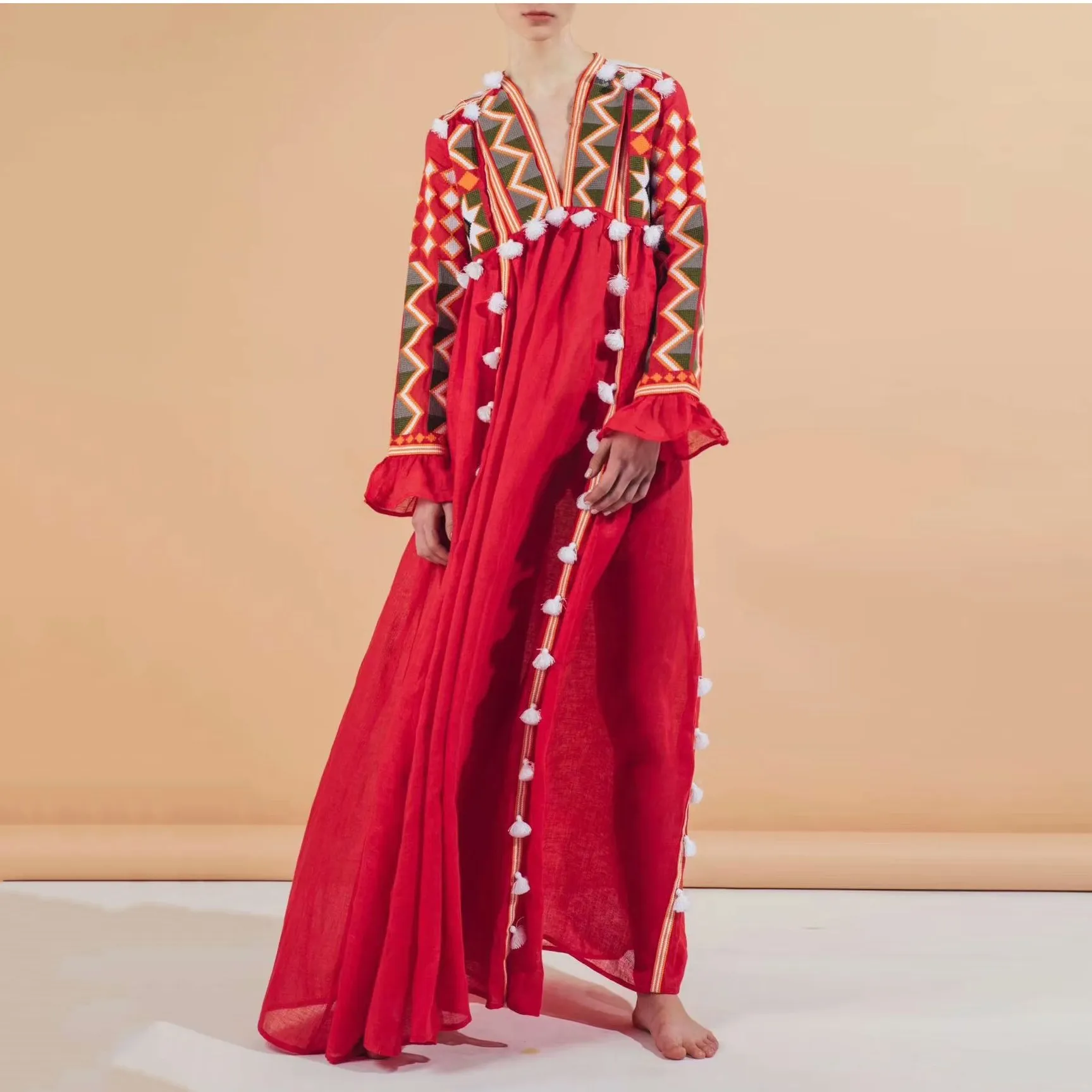 Летнее женское платье в этническом стиле с вышивкой хиппи бохо длинное